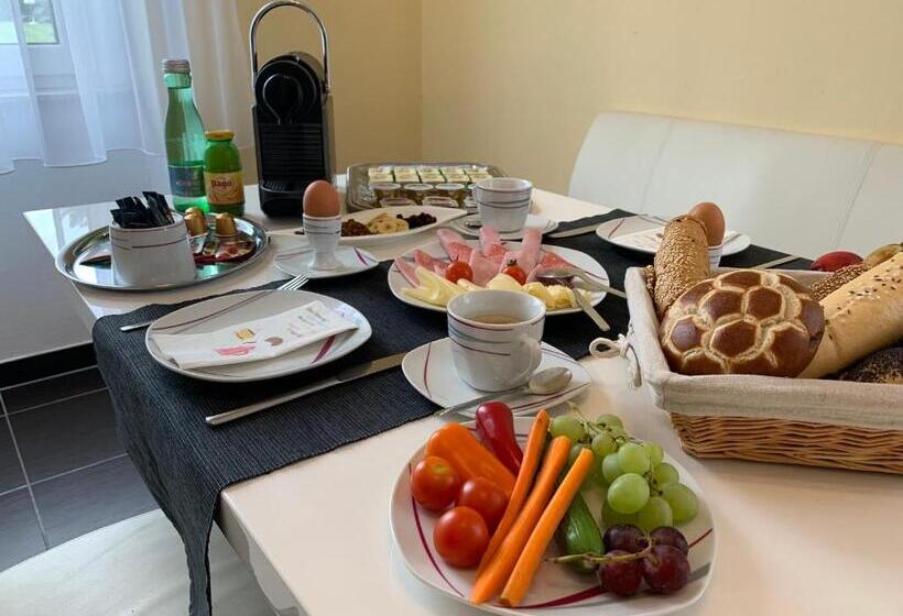 דירת חדר סופריור, Residenz Royal