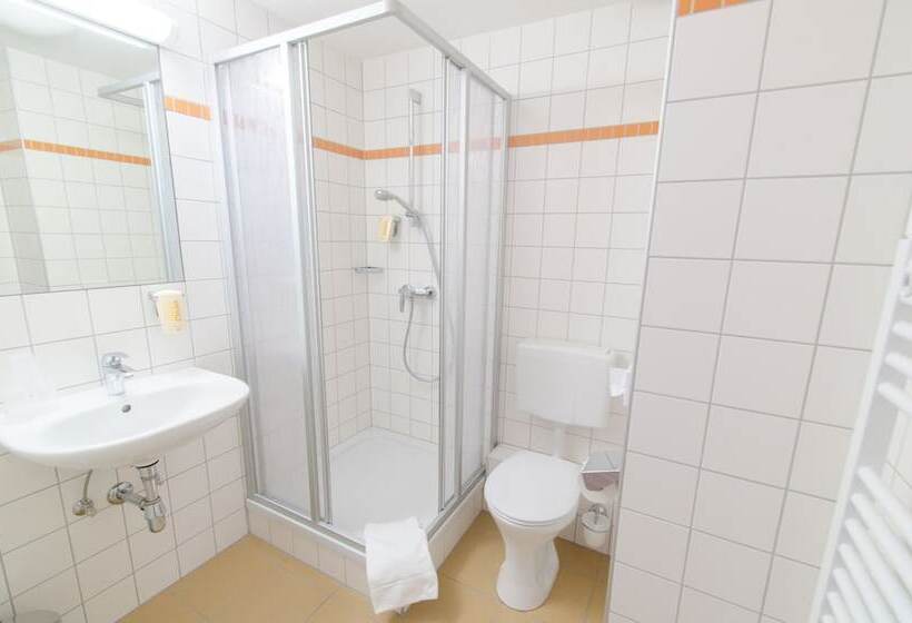 اتاق استاندارد سه نفره, Jufa Hotel Hochkar