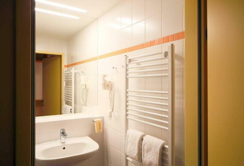 חדר סטנדרט לארבעה, Jufa Hotel Planneralm