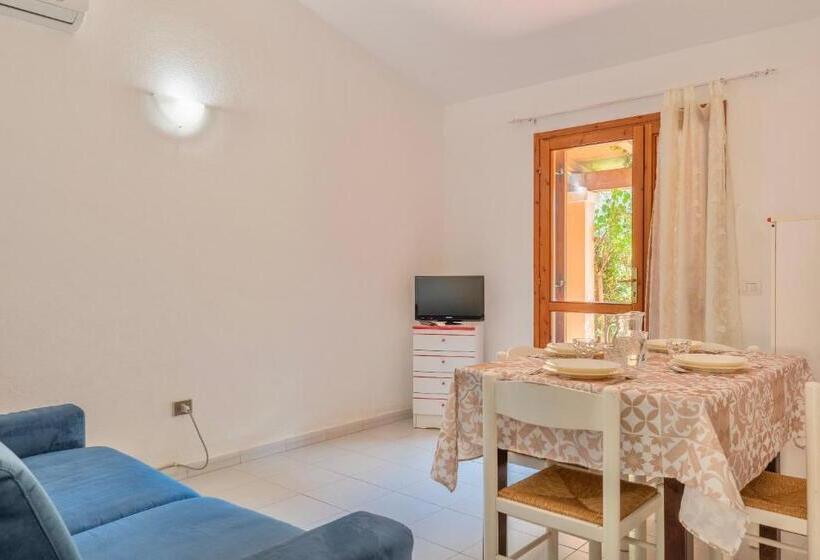 Апартаменты 2 Спальни, Apartments With Air Conditioning And Private Outdoor Area In The Center Of San Teodoro