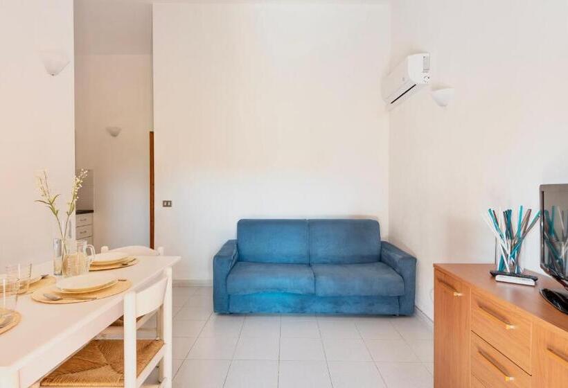 آپارتمان 2 خوابه, Apartments With Air Conditioning And Private Outdoor Area In The Center Of San Teodoro