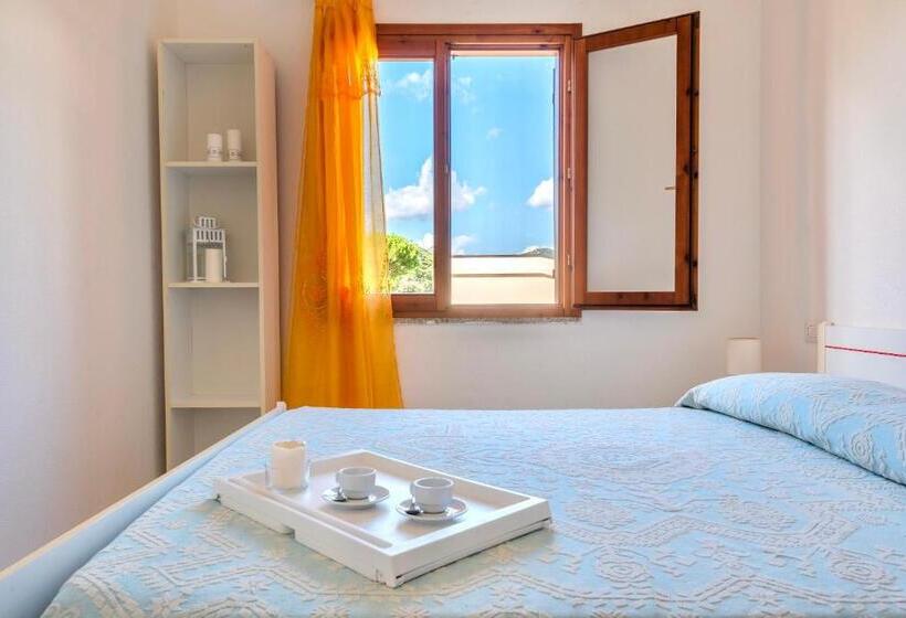 Апартаменты 2 Спальни, Apartments With Air Conditioning And Private Outdoor Area In The Center Of San Teodoro