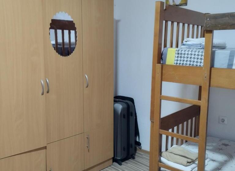 تختخواب در اتاق مشترک, Hostel Ora