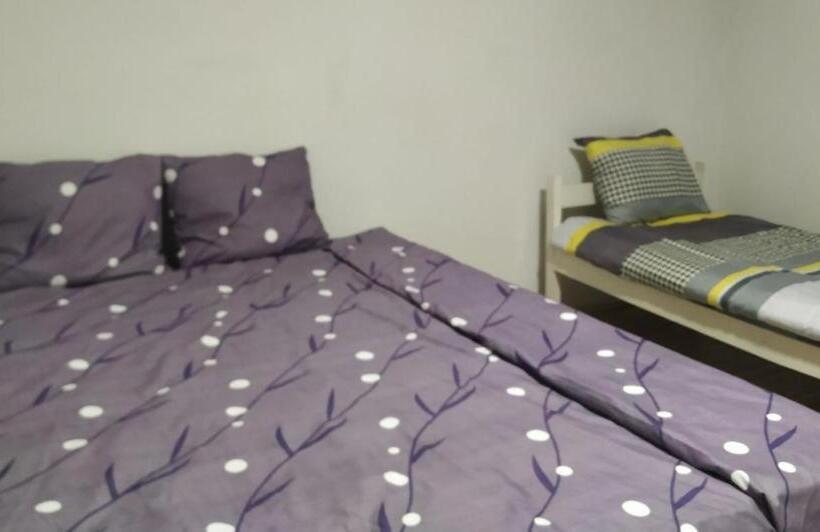 اتاق خانوادگی با چشمانداز کوه, Hostel Ora