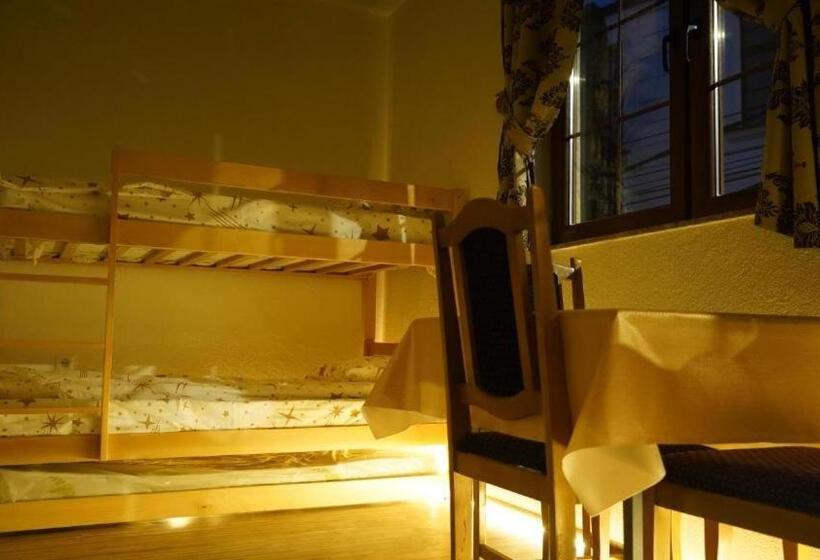 Кровать в Общей Комнате, Hostel Ora