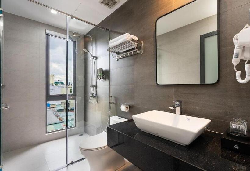 اتاق سوپریور با تخت بزرگ, Cát Anh