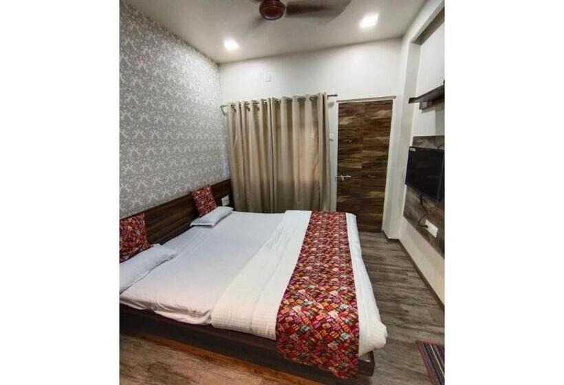 חדר דלוקס, Geeta Lodge, Solapur