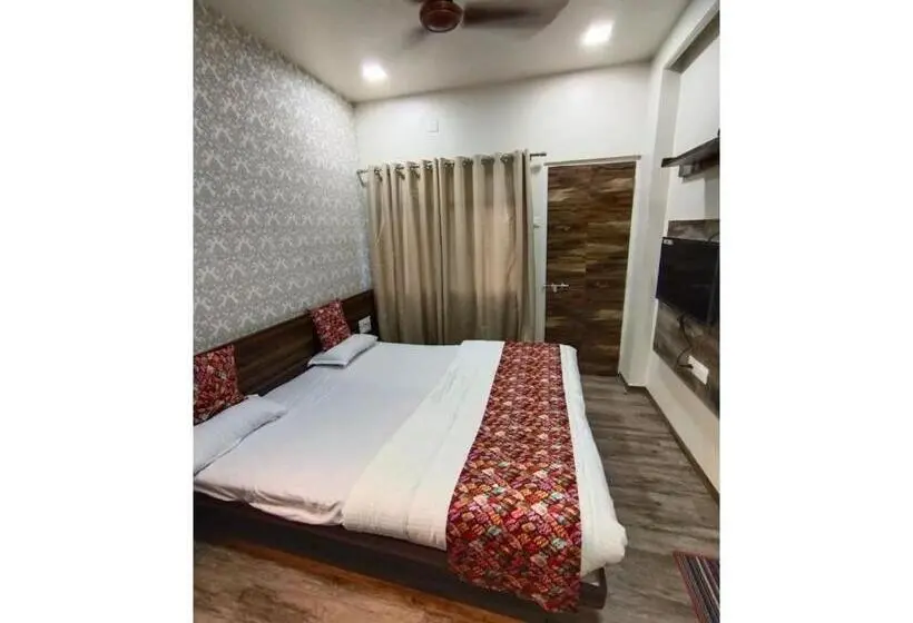 デラックスルーム, Geeta Lodge, Solapur