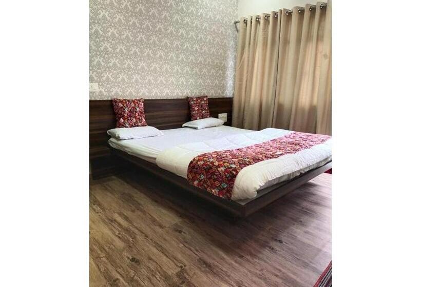 חדר דלוקס, Geeta Lodge, Solapur