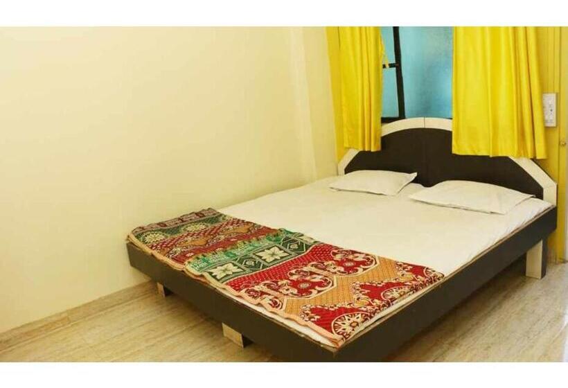 חדר דלוקס, Geeta Lodge, Solapur