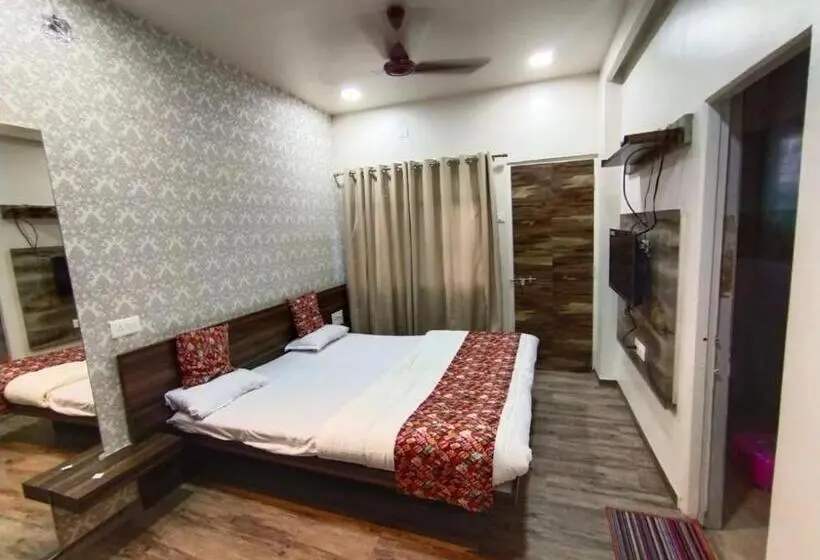 デラックスルーム, Geeta Lodge, Solapur