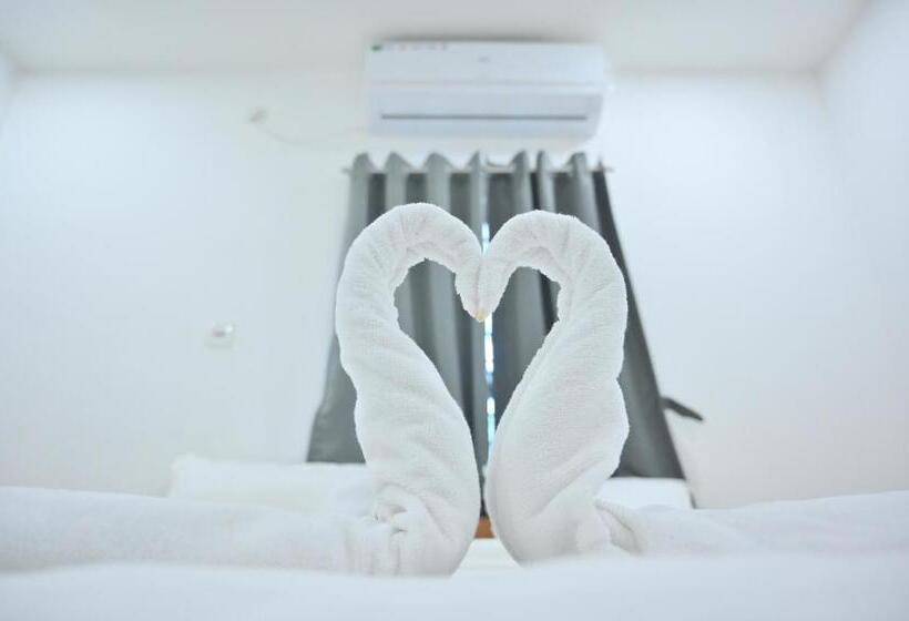 デラックスルーム, Collection O The Oviya Grand