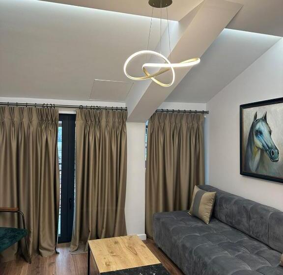 סוויטה אקזקיוטיב, Vila Lordev