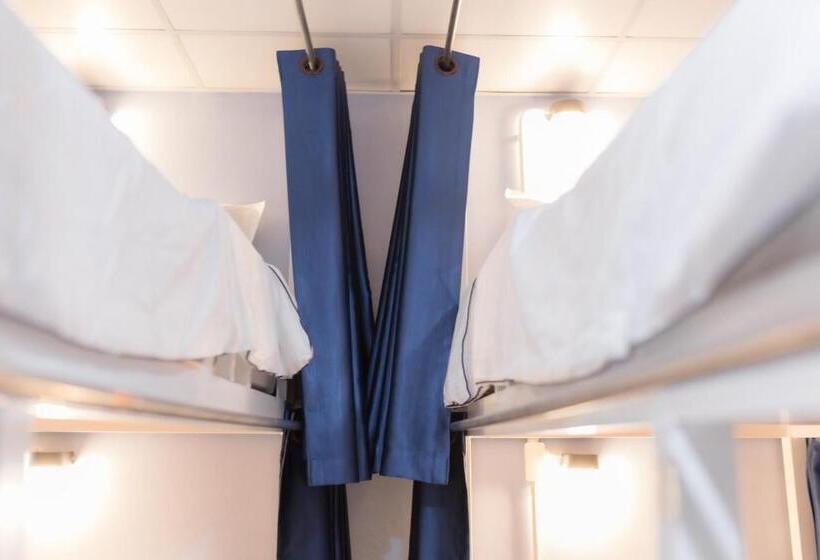 共用房间的床, Nacha Hostel, Koh Phi Phi, Krabi. Thailand