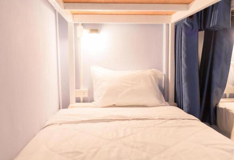 共用房间的床, Nacha Hostel, Koh Phi Phi, Krabi. Thailand