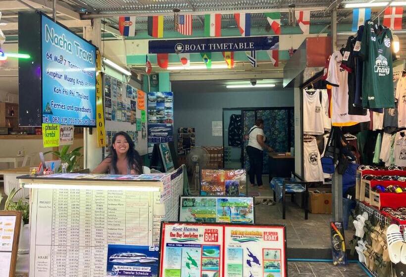Кровать в Общей Комнате, Nacha Hostel, Koh Phi Phi, Krabi. Thailand