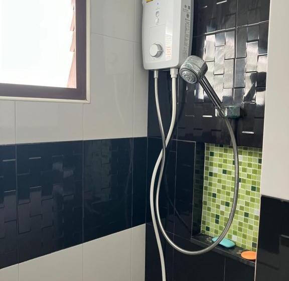 共用房间的床, Nacha Hostel, Koh Phi Phi, Krabi. Thailand