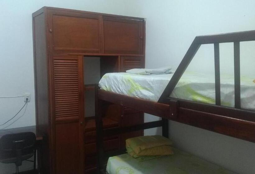 Номер Стандарт Четырехместный Совместный Санузел, Casa San Alonso