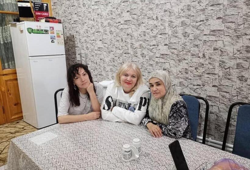חדר סטנדרט לשלושה עם חדר אמבטיה משוף, Qamar Family Guest House