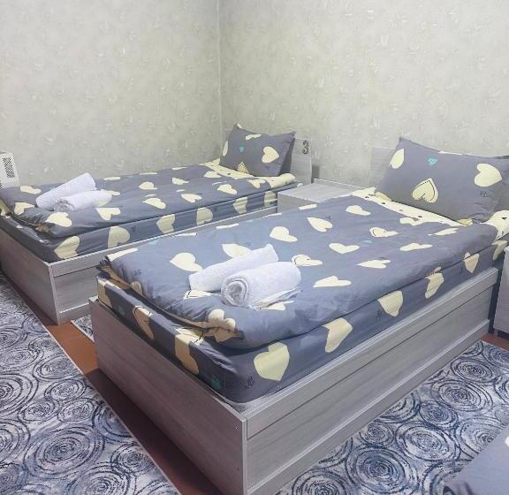 חדר סטנדרט לשלושה עם חדר אמבטיה משוף, Qamar Family Guest House