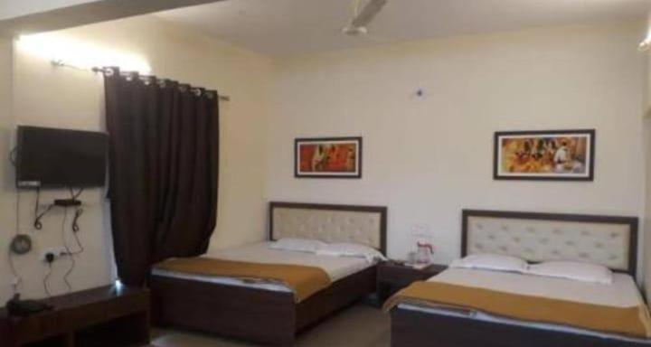 Quarto Estandar, Somnath Dham
