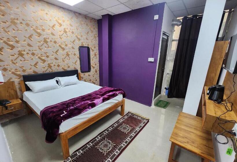 Standardrum, The Kashi Palace Inn ,varanasi ! Fully Air Conditioned Hotel At Prime Location With Parking Availabi