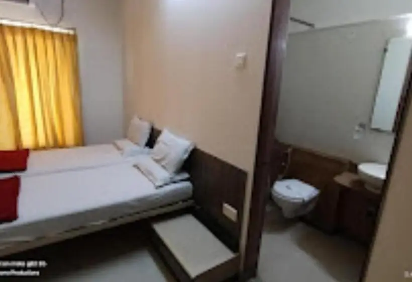 デラックスルーム, Premier   Hotel In Saket Society Bhusawal