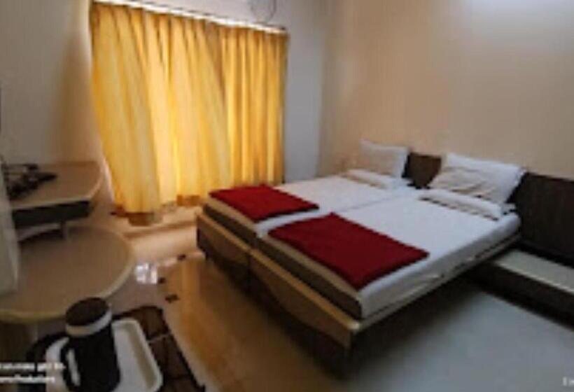 חדר דלוקס, Premier   Hotel In Saket Society Bhusawal