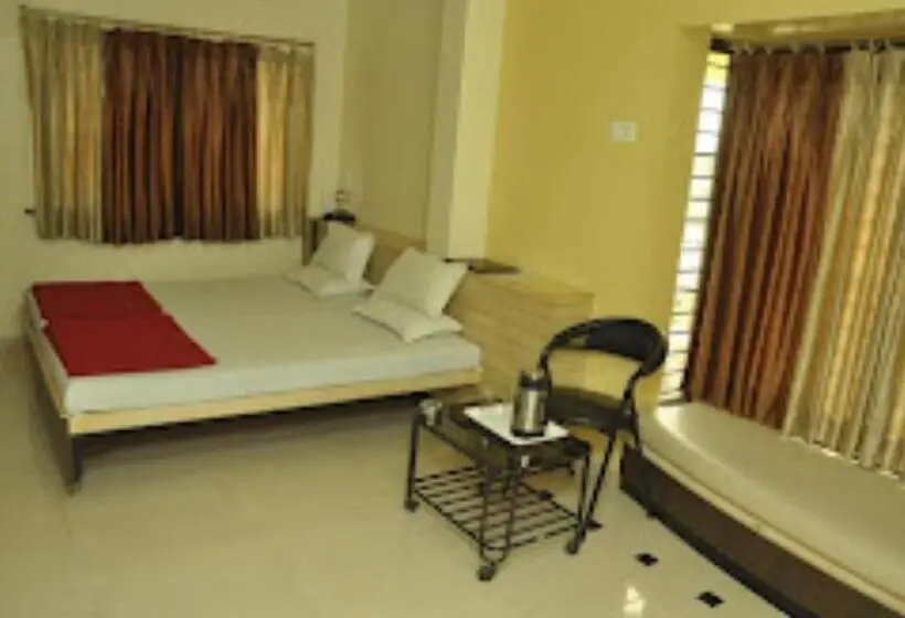 デラックスルーム, Premier   Hotel In Saket Society Bhusawal