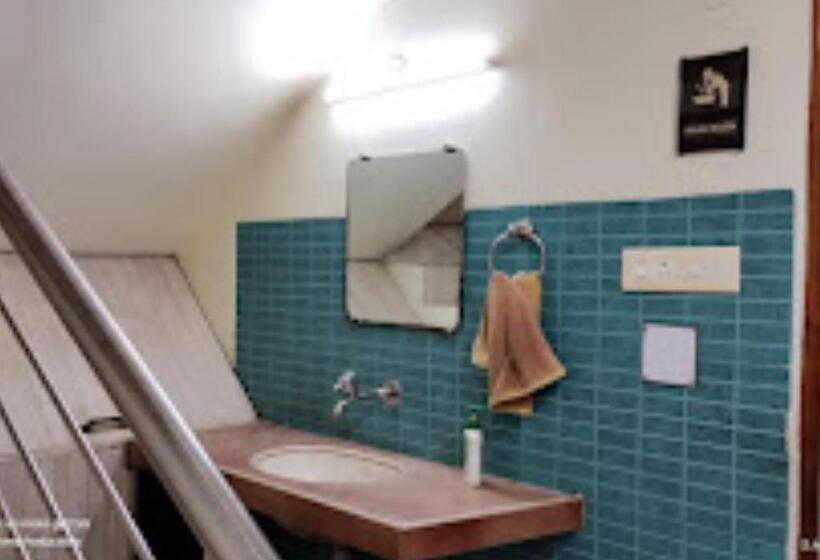 חדר דחוקס עם מיטת קינג, Premier   Hotel In Saket Society Bhusawal