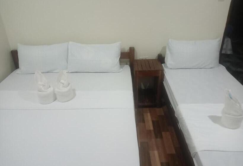 اتاق استاندارد سه تخته با چشمانداز باغ, Nay Nildz Pension House