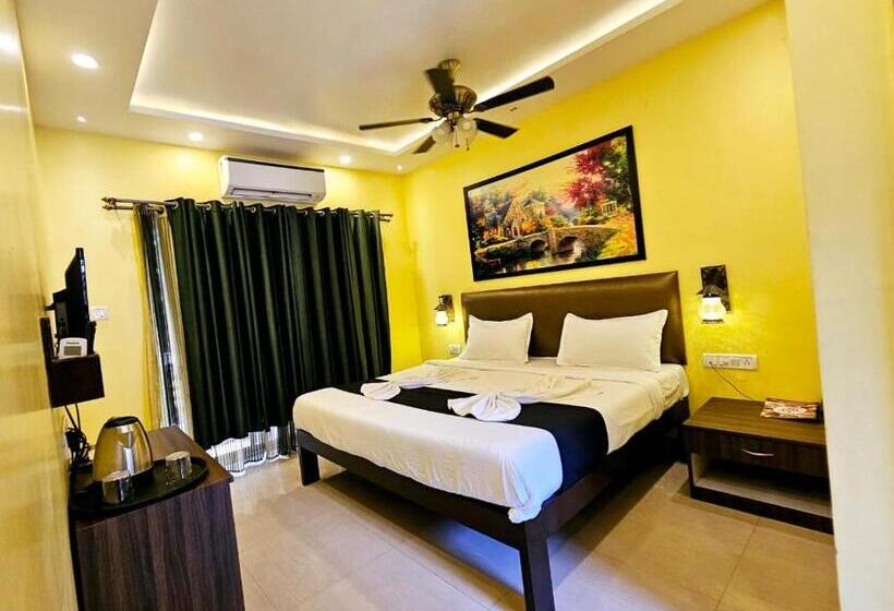 豪华海景房带阳台, Joaqim S Baga Beach Resort Goa   50 Meters From Baga Beach