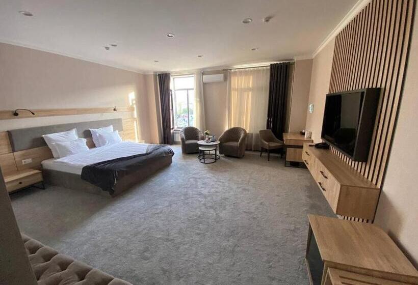 اتاق لوکس خانوادگی, Art Residence