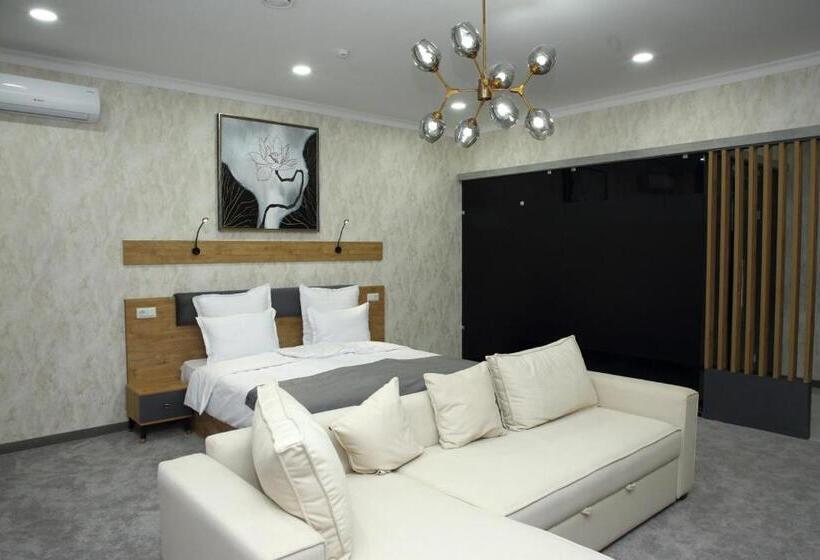 اتاق لوکس خانوادگی, Art Residence