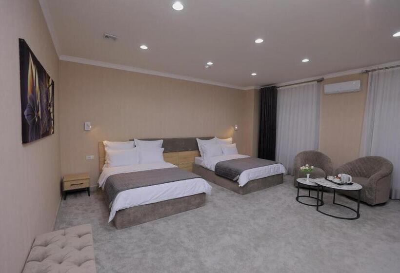 اتاق لوکس خانوادگی, Art Residence