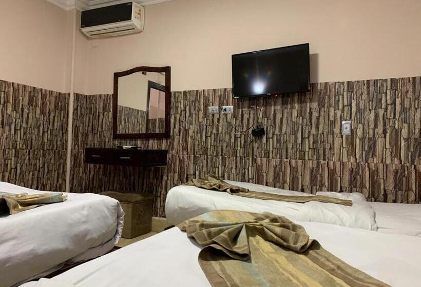 اتاق راحتی سه تخته, Grand City