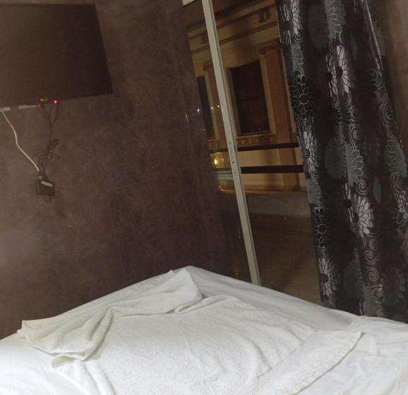 اتاق لوکس, Grand City