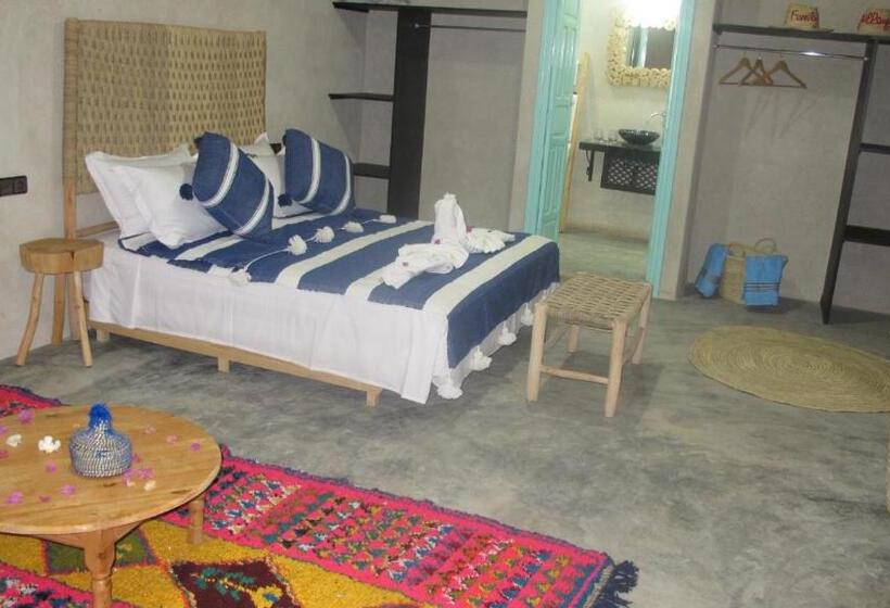 بانگلوی استاندارد, Family Village Marrakech