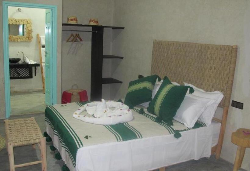 بانگلوی استاندارد, Family Village Marrakech