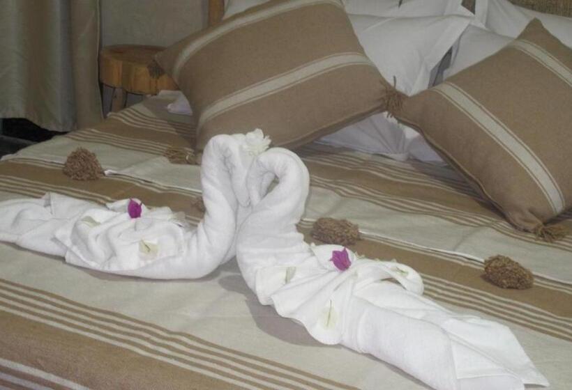 بانگلوی استاندارد, Family Village Marrakech