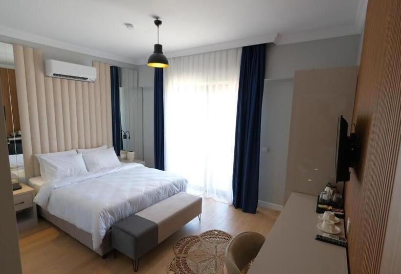 اتاق لوکس با چشم‌انداز دریا, Marina Port Akyaka