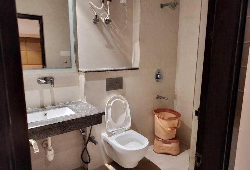 اتاق کلاسیک سه تخته, Fabhotel Jp Villa