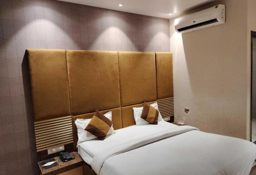 اتاق کلاسیک سه تخته, Fabhotel Jp Villa