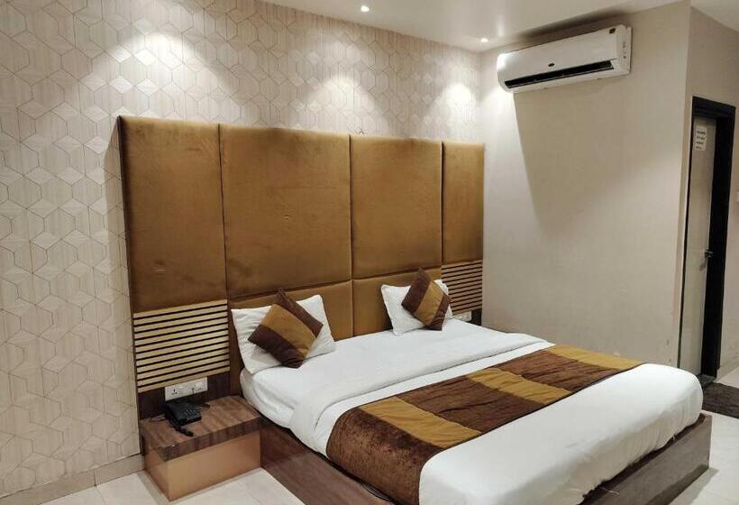 اتاق کلاسیک سه تخته, Fabhotel Jp Villa