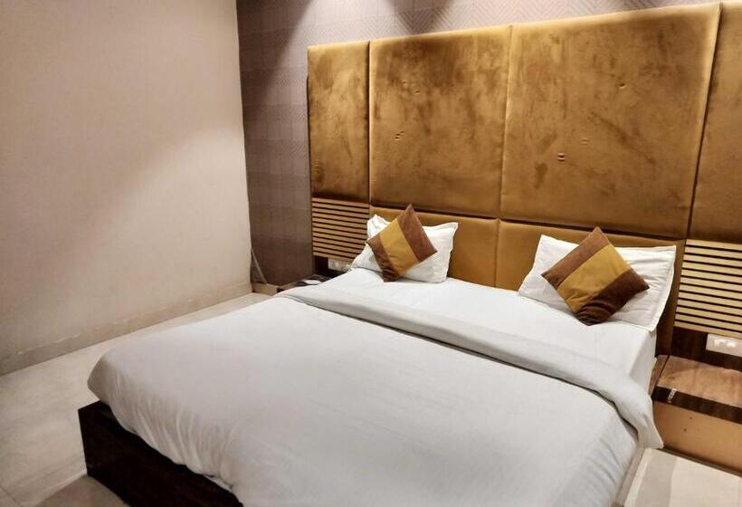 اتاق کلاسیک سه تخته, Fabhotel Jp Villa