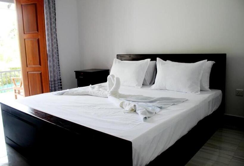 غرفة قياسية, Teya Beach