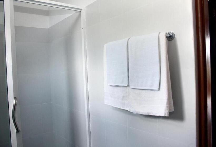 غرفة فردية  مطلة على حمام السباحة, Teya Beach