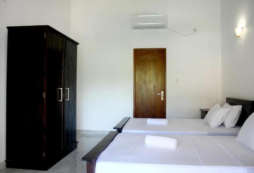 غرفة قياسية, Teya Beach