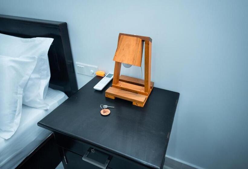 غرفة فردية  مطلة على حمام السباحة, Teya Beach