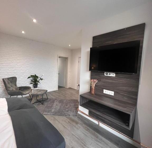 غرفة قياسية, We Wellness